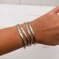 Bracelet jonc berbère gravé de motifs ethniques / Sud Maroc / bijou ethnique bohème