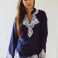 Tunique Salma bleu marine avec broderie blanche