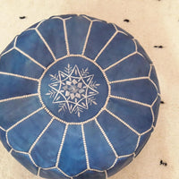 POUF bleu marocain bohème avec surpiqûres blanches, pouf en cuir, pouf ottoman, pouf marocain, pouf maroquin, ottomane marocaine non rembourrée