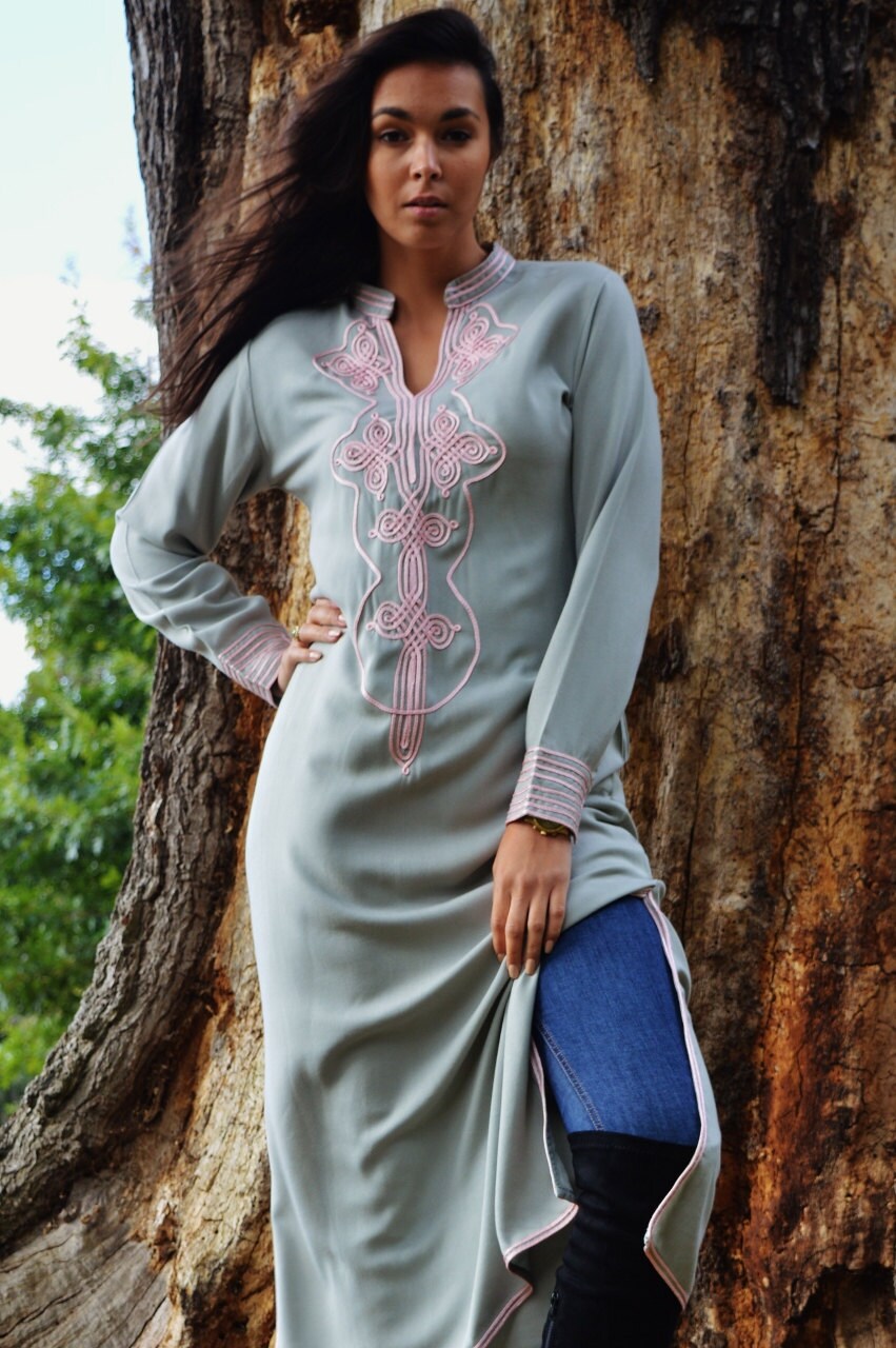 Caftan marocain gris bébé rose