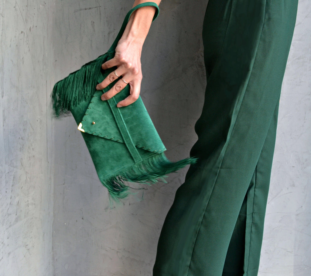 Pochette en daim vert émeraude à franges : bracelet en cuir fait main