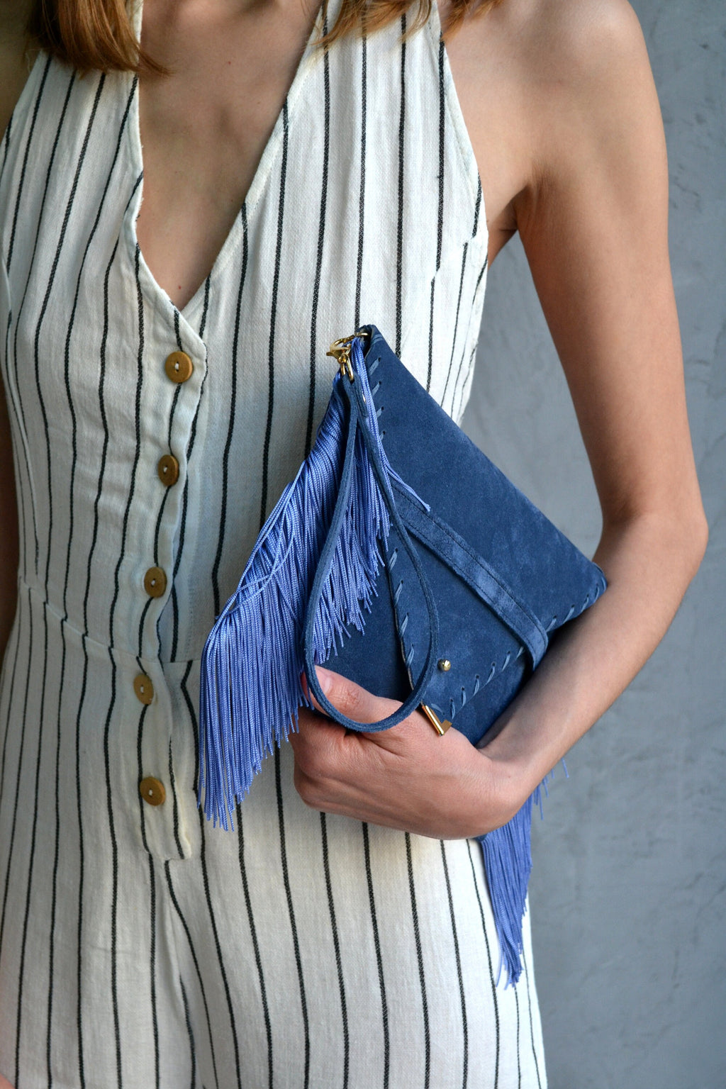 Pochette en daim bleue à franges : sac de soirée en cuir fait main avec bracelet