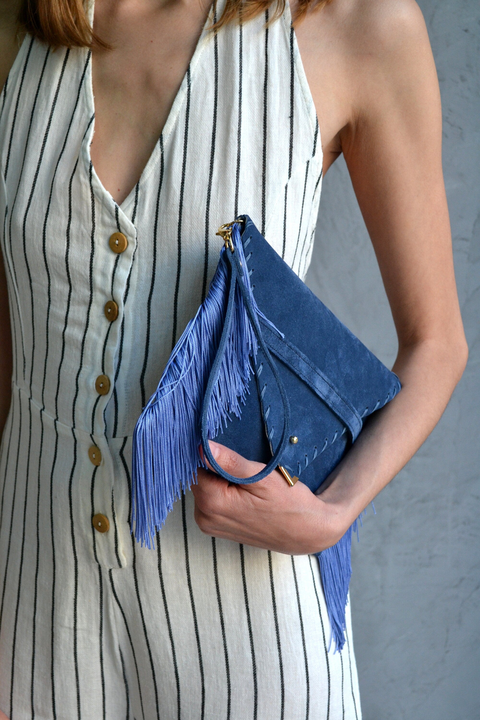 Pochette en daim bleue à franges : sac de soirée en cuir fait main avec bracelet