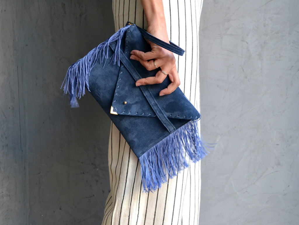 Pochette en daim bleue à franges : sac de soirée en cuir fait main avec bracelet