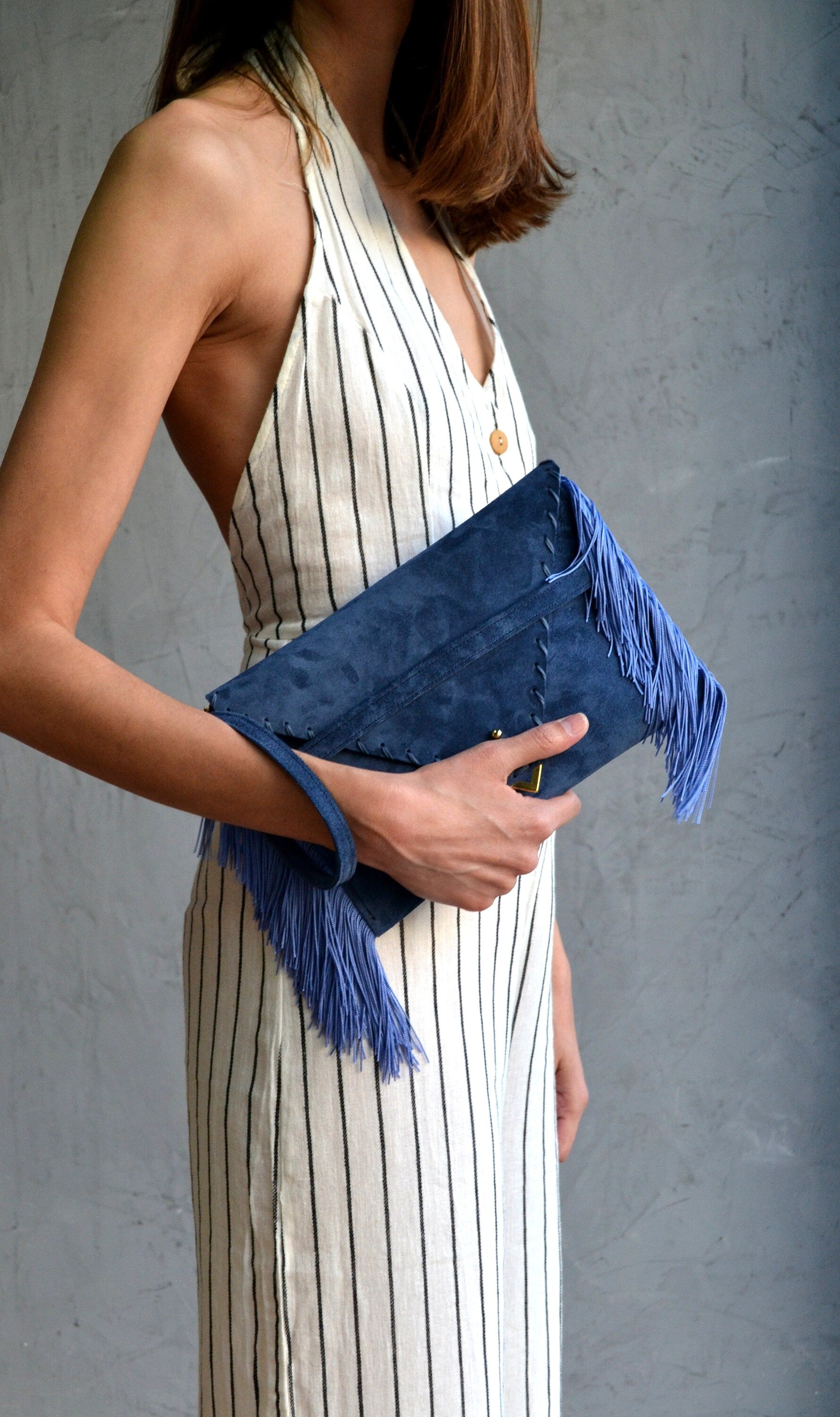 Pochette en daim bleue à franges : sac de soirée en cuir fait main avec bracelet