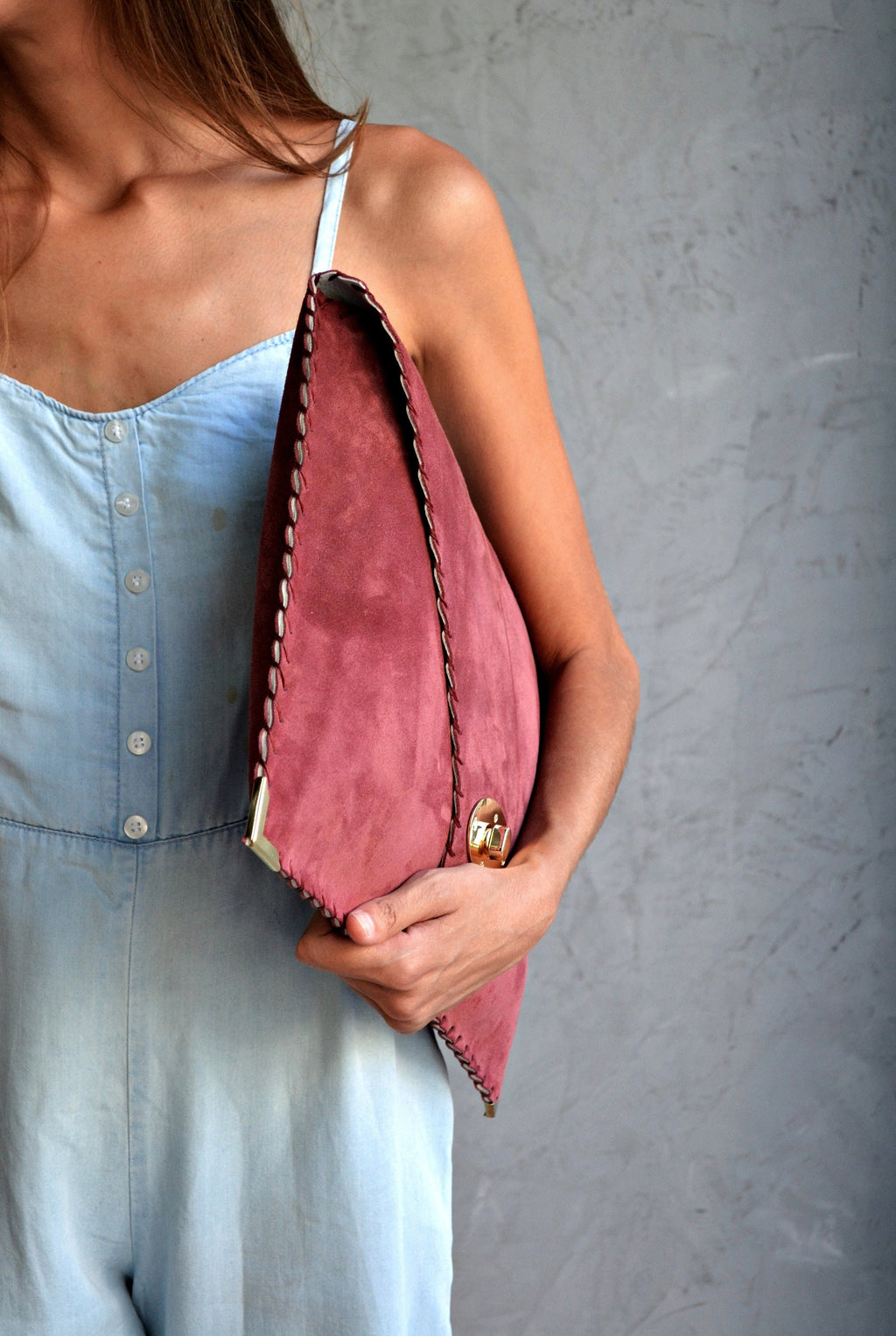 Pochette en daim et bois de rose : grande pochette en cuir pour ordinateur portable