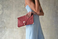 Pochette en daim et bois de rose : grande pochette en cuir pour ordinateur portable