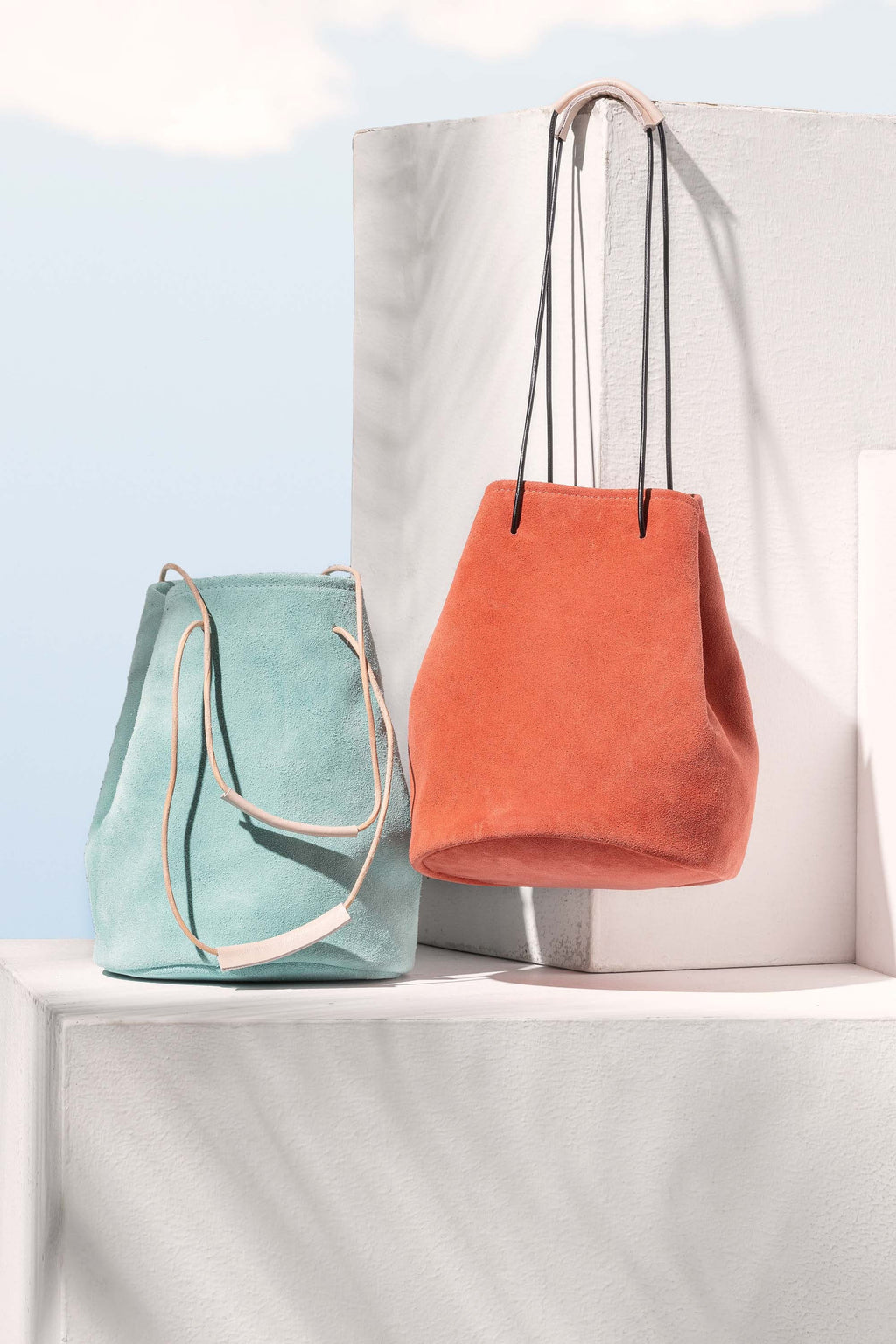 Sac seau en daim fait main : sac à bandoulière