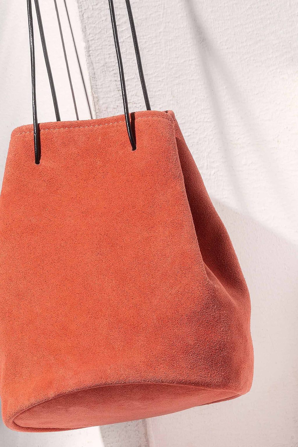 Sac seau en daim fait main : sac à bandoulière
