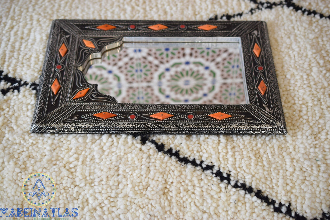 Miroir décoratif, grand miroir mural, miroir mosaïque, miroirs métalliques, miroir encadré, miroir marocain, miroir organique, miroir suspendu