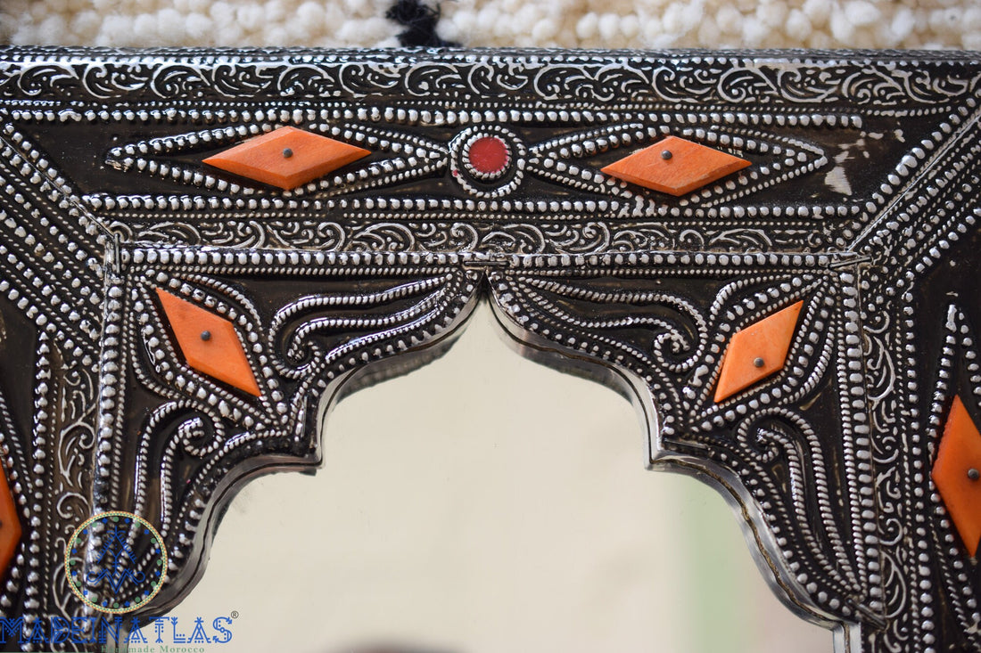 Miroir décoratif, grand miroir mural, miroir mosaïque, miroirs métalliques, miroir encadré, miroir marocain, miroir organique, miroir suspendu