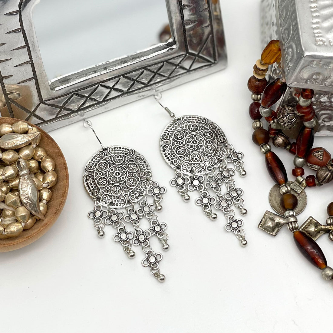Boucles d'oreilles berbères motives ethniques et perles rondes / Bijou Maroc / Bijoux bohème ethnique boho 