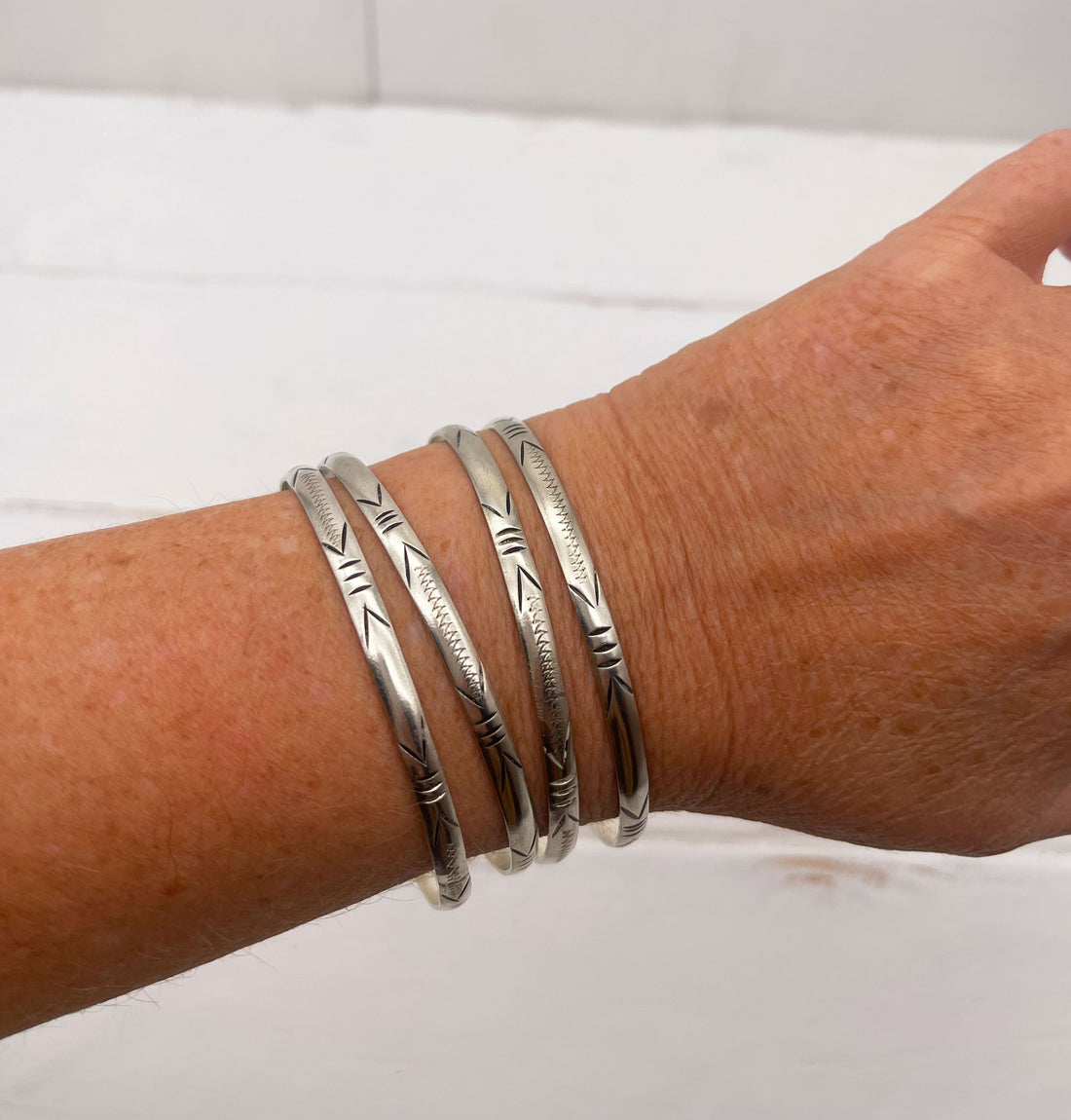 Bracelet jonc berbère gravé de motifs ethniques / Sud Maroc / bijou ethnique bohème