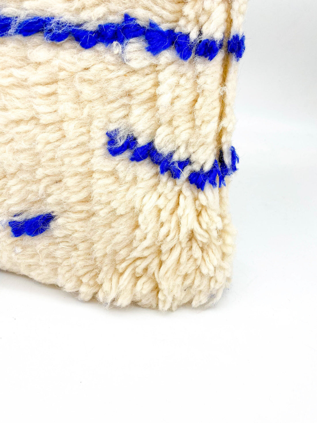 Housse de coussin berbère marocain Azilal à motifs bleu majorelle 60x40cm