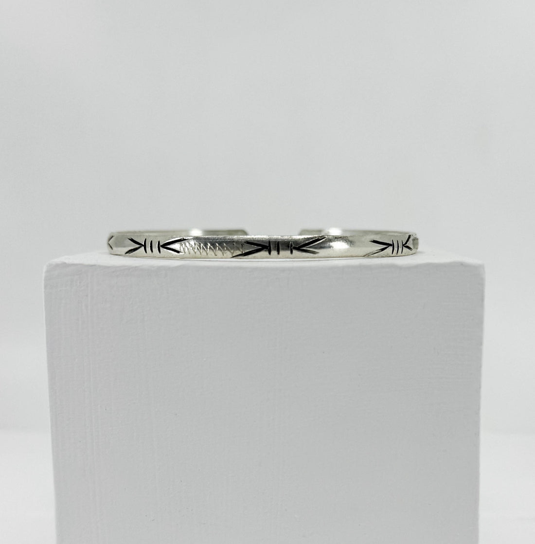 Bracelet jonc berbère gravé de motifs ethniques / Sud Maroc / bijou ethnique bohème