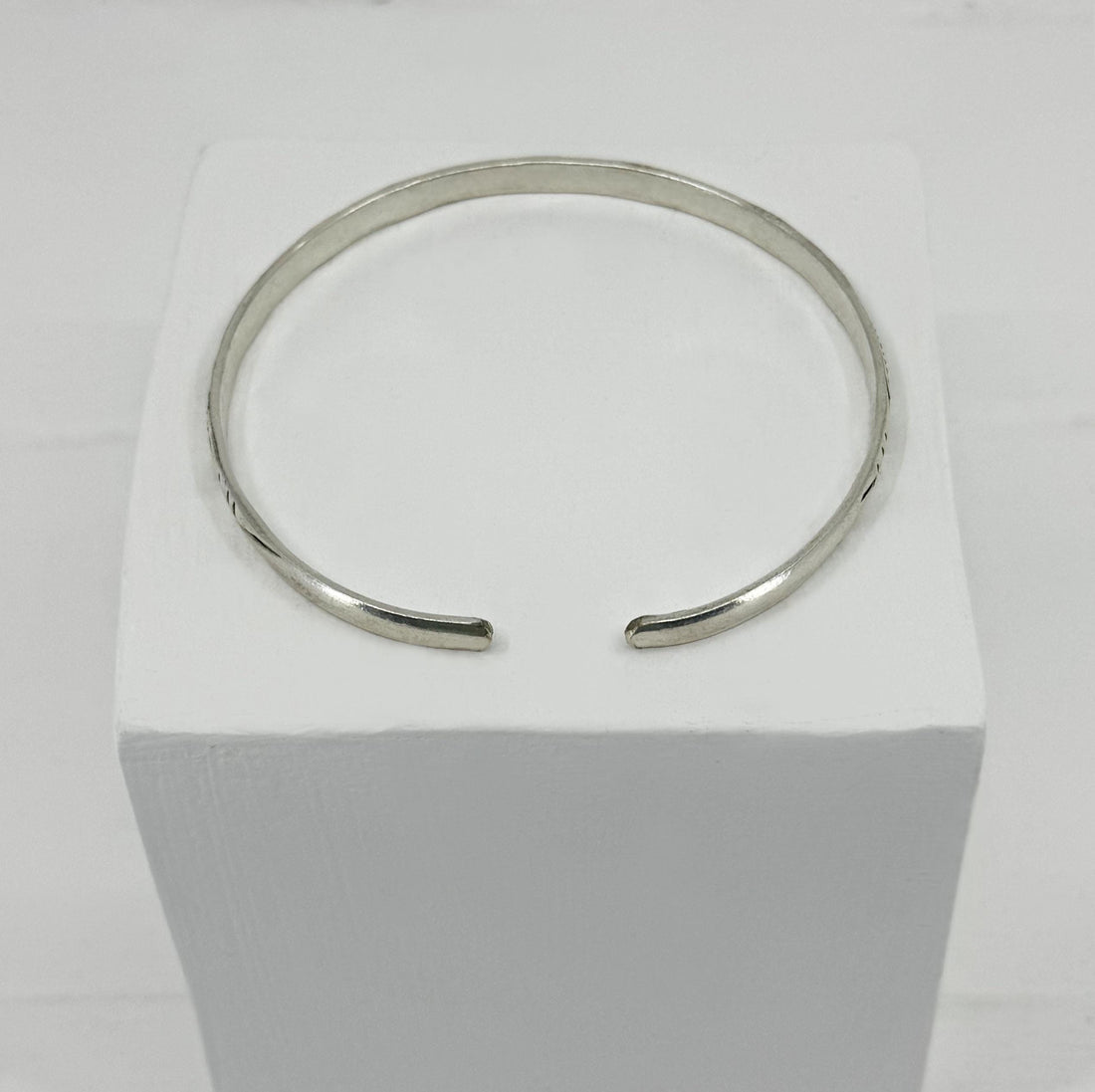 Bracelet jonc berbère gravé de motifs ethniques / Sud Maroc / bijou ethnique bohème