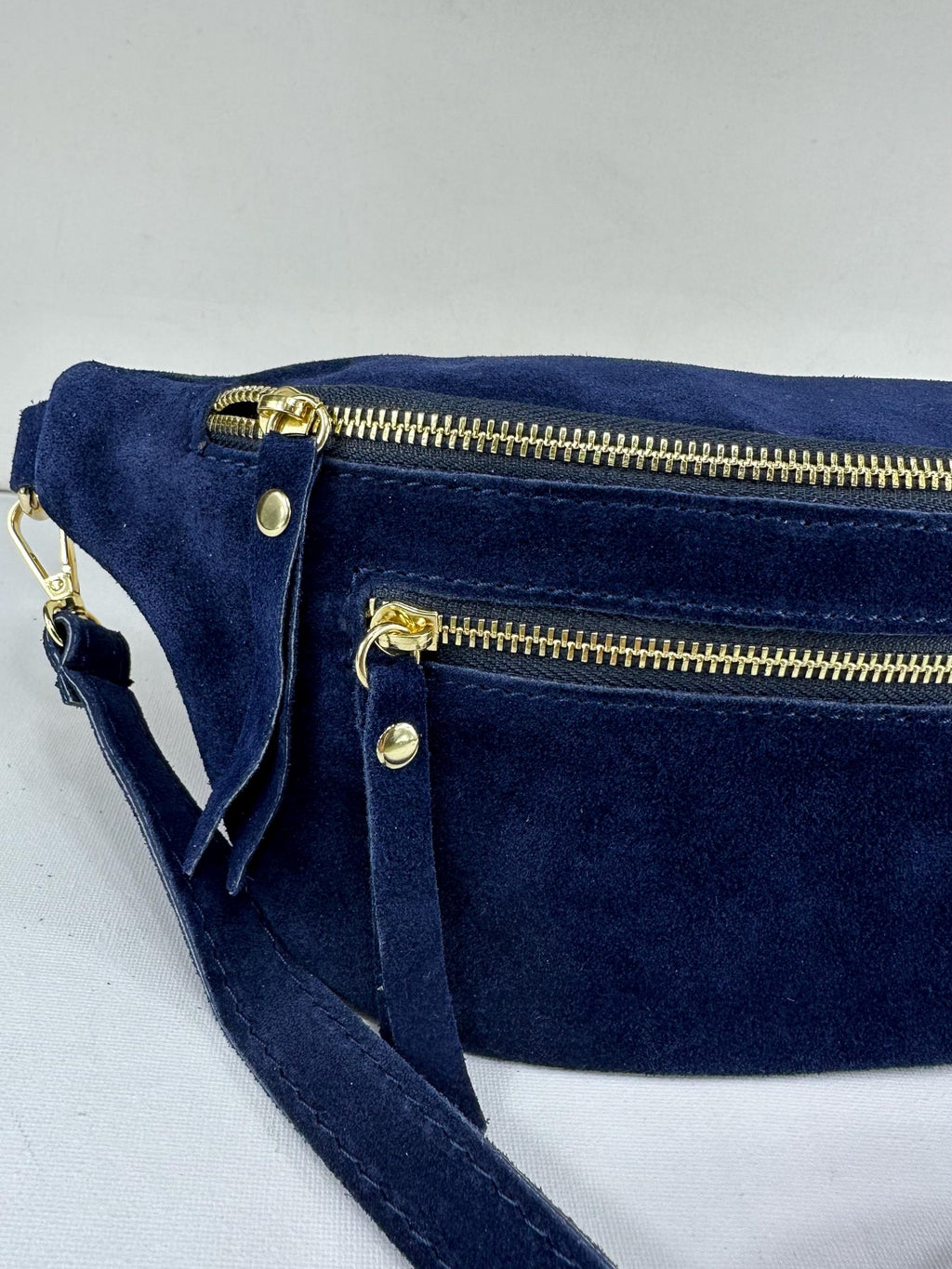 Banane en cuir suédé – Sac ceinture fait main avec double fermeture éclair