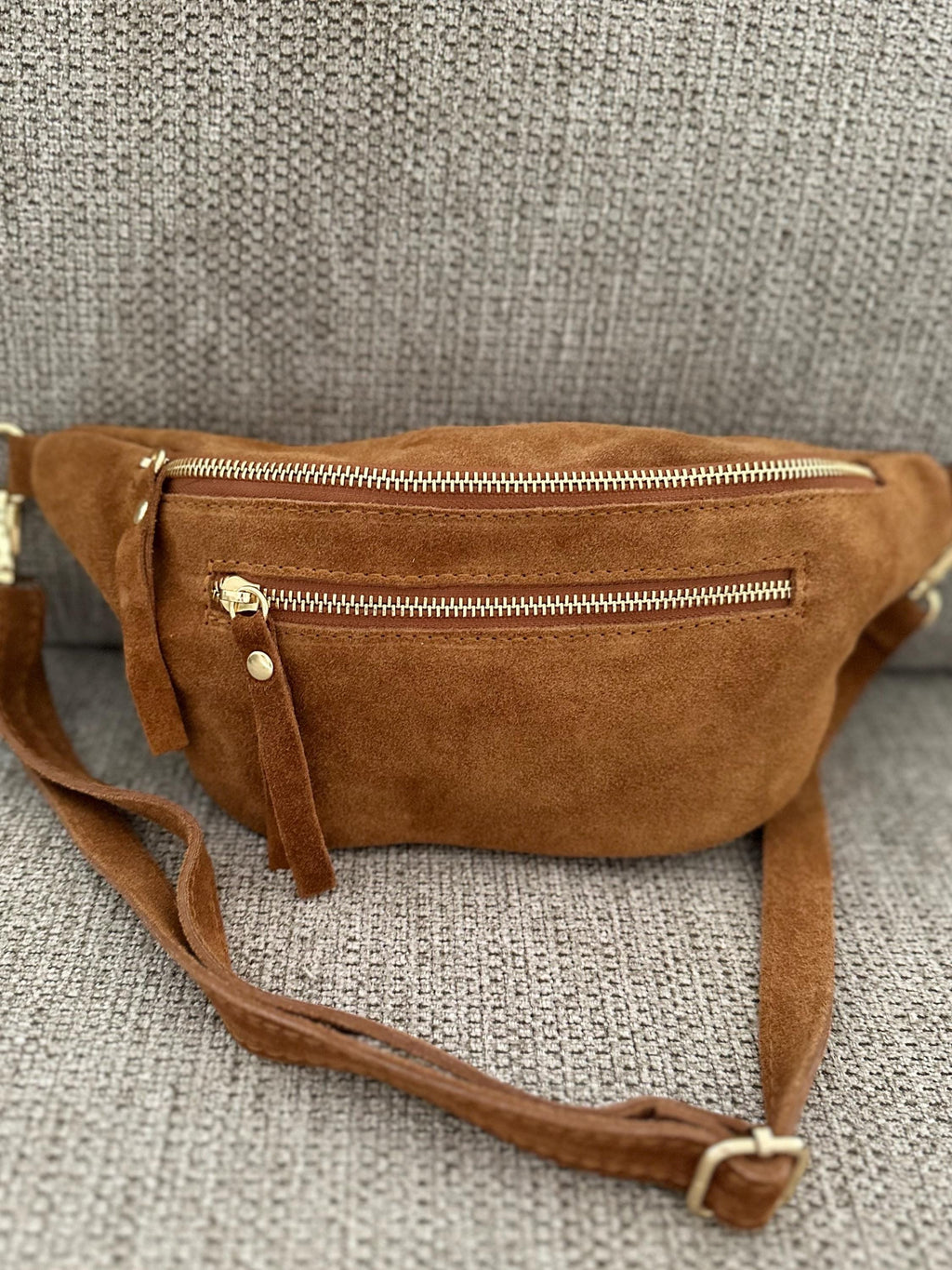 Banane en cuir suédé – Sac ceinture fait main avec double fermeture éclair