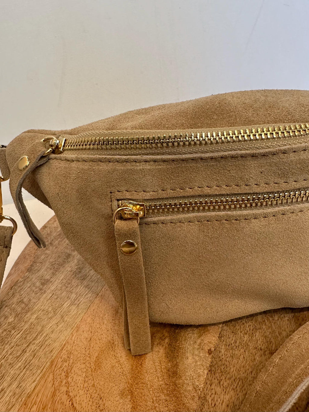 Banane en cuir suédé – Sac ceinture fait main avec double fermeture éclair