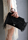 Pochette en daim faite main à franges : sac enveloppe en cuir italien Noir